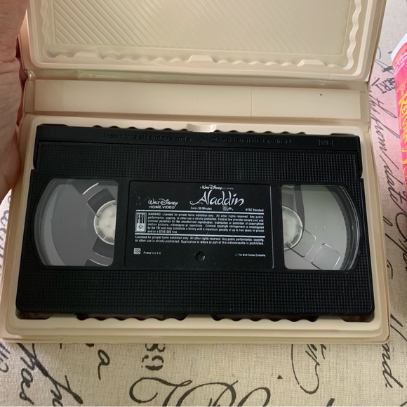 Donated - Two vintage Disney VHS tapes Aladdin and The Return of Jafar - Picture 4 of 6
